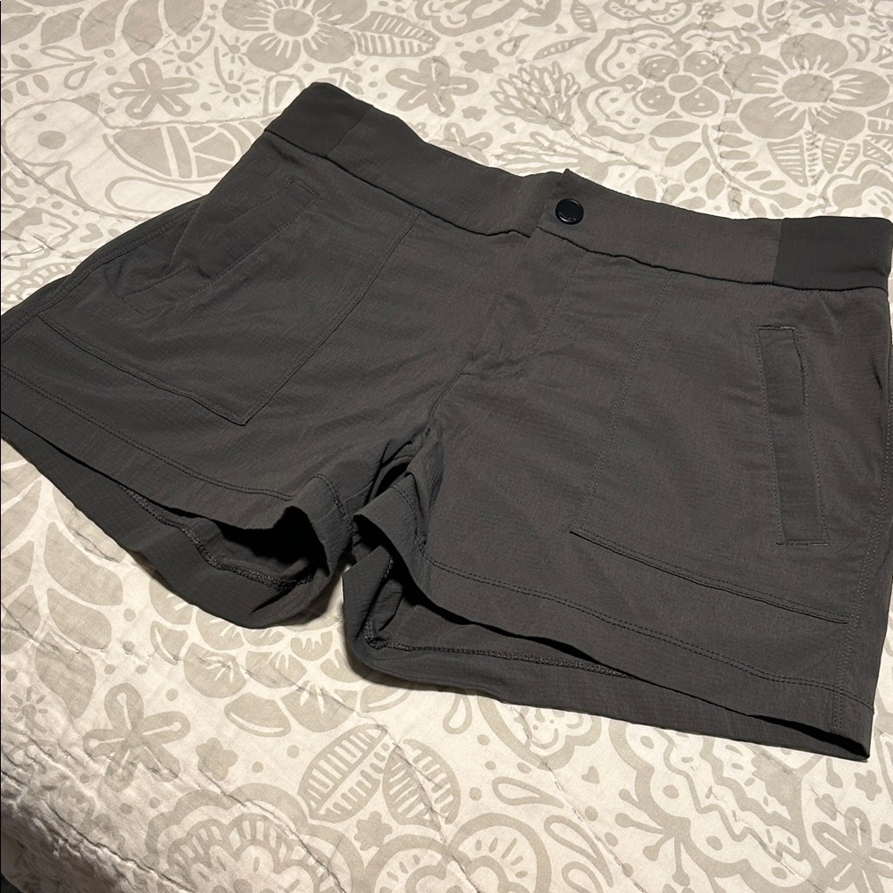 🎄Closet Closing Sale🎄 Athleta Women's Charcoal Athletic Shorts 8 Stretch